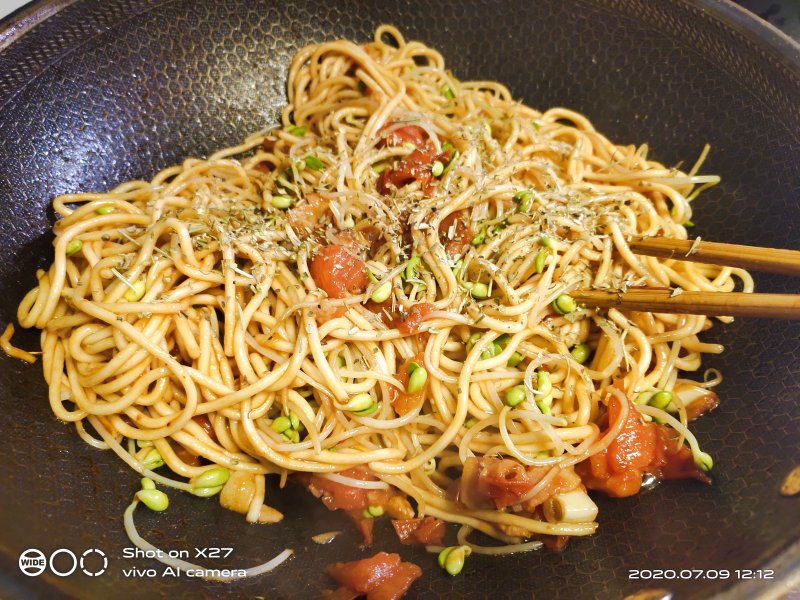 Steps for Making Bean Sprout Stir-Fried Noodles