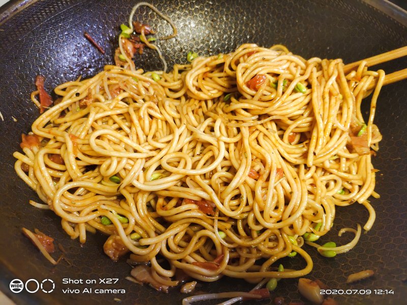 Steps for Making Bean Sprout Stir-Fried Noodles