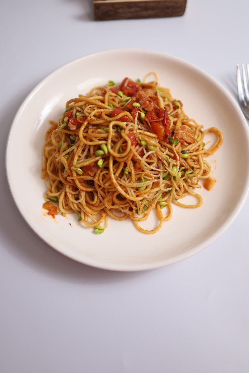 Bean Sprout Stir-Fried Noodles