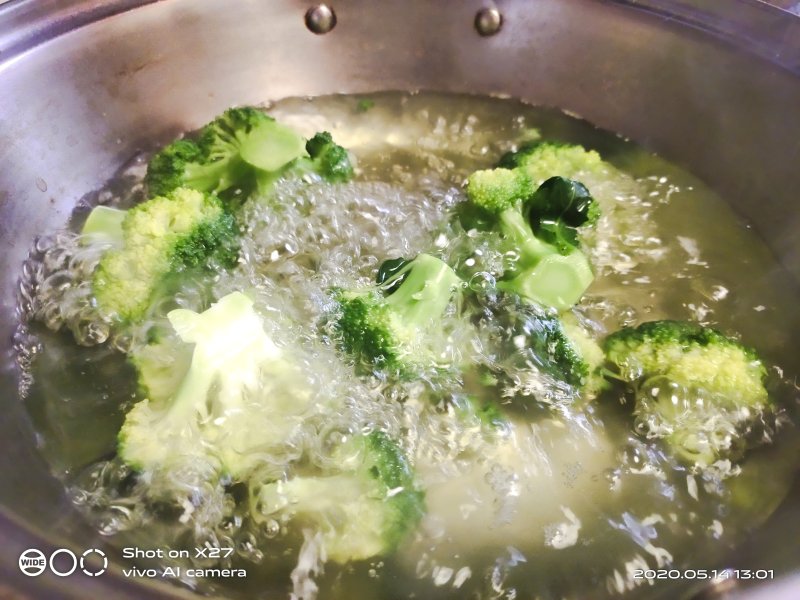 Steps for Making Broccoli Duck Salad