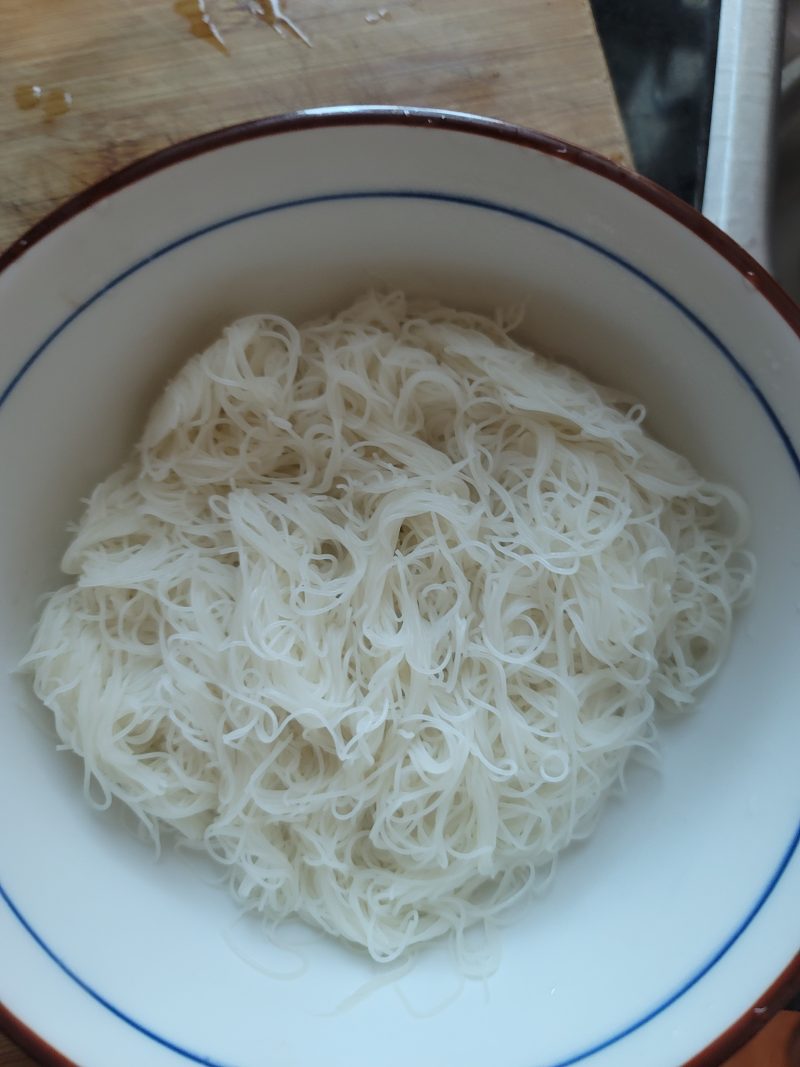 Steps for Making Pork Offal Soup Rice Noodles