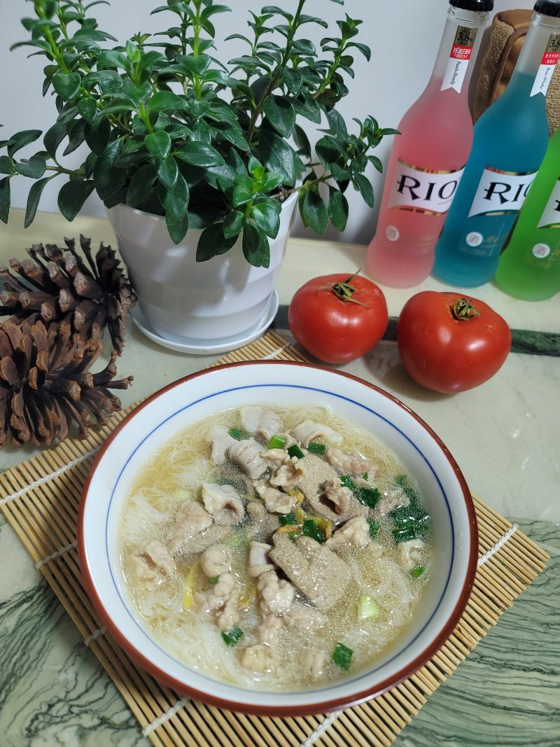 Steps for Making Pork Offal Soup Rice Noodles