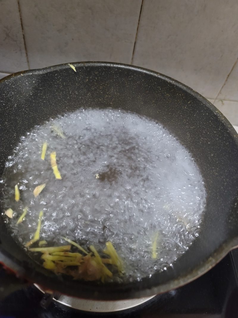 Steps for Making Pork Offal Soup Rice Noodles