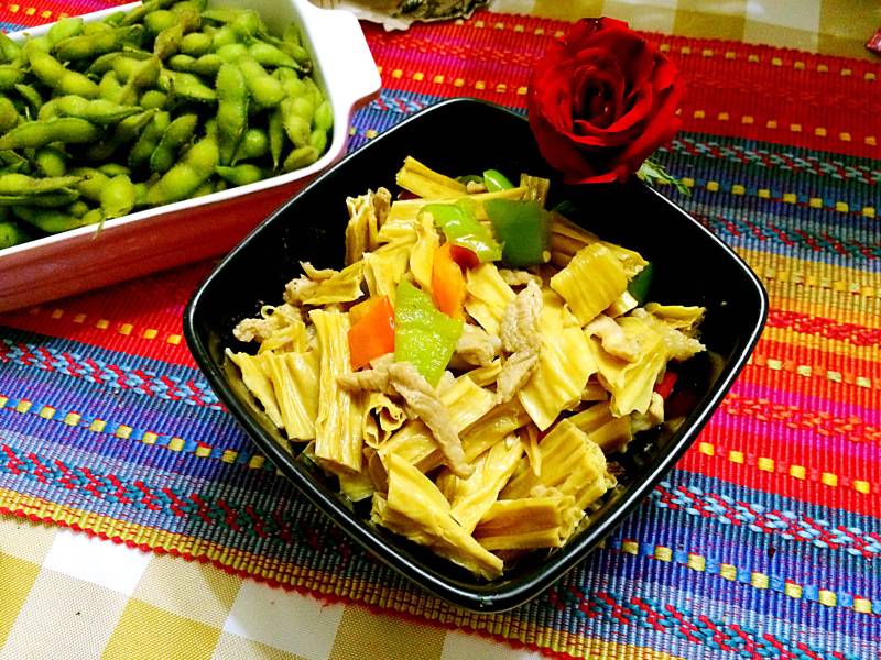 Spicy Capsicum and Dried Bean Curd Stir-Fry