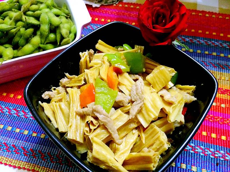 Spicy Capsicum and Dried Bean Curd Stir-Fry