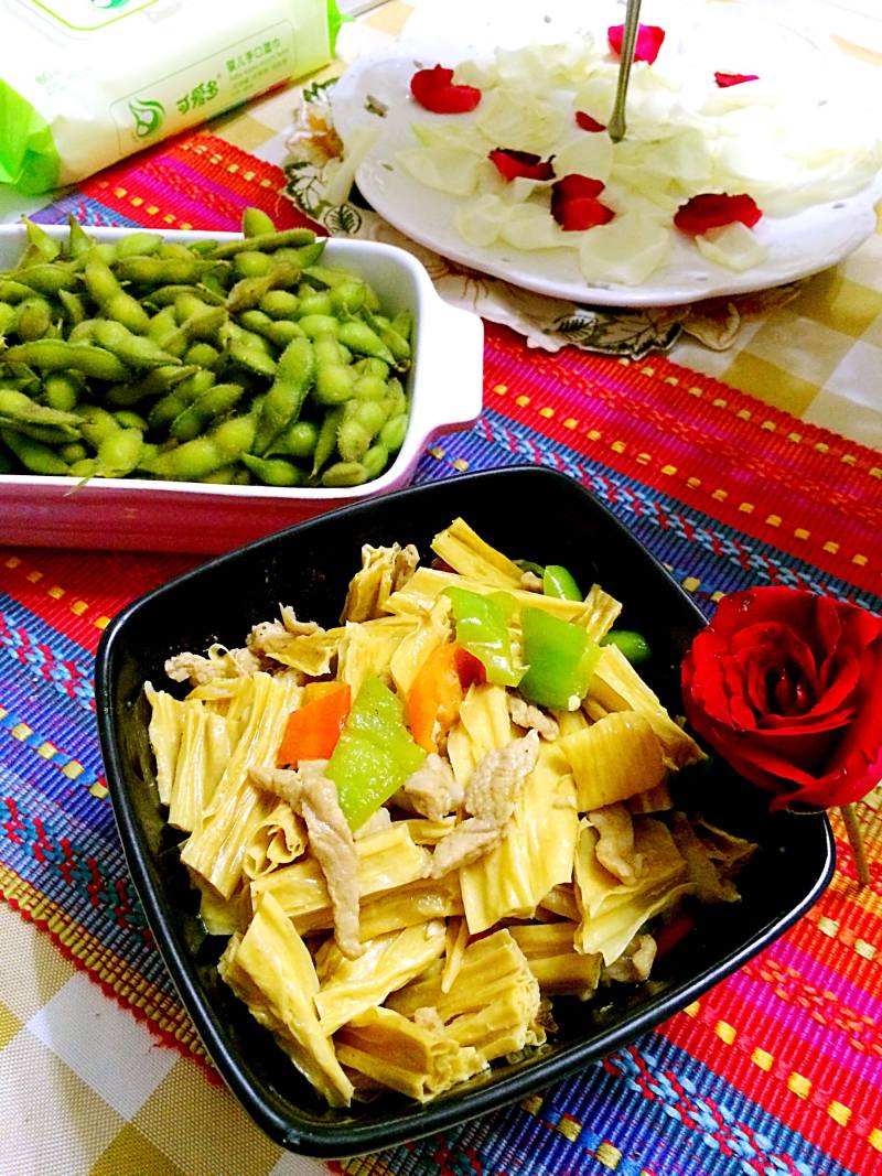 Spicy Capsicum and Dried Bean Curd Stir-Fry