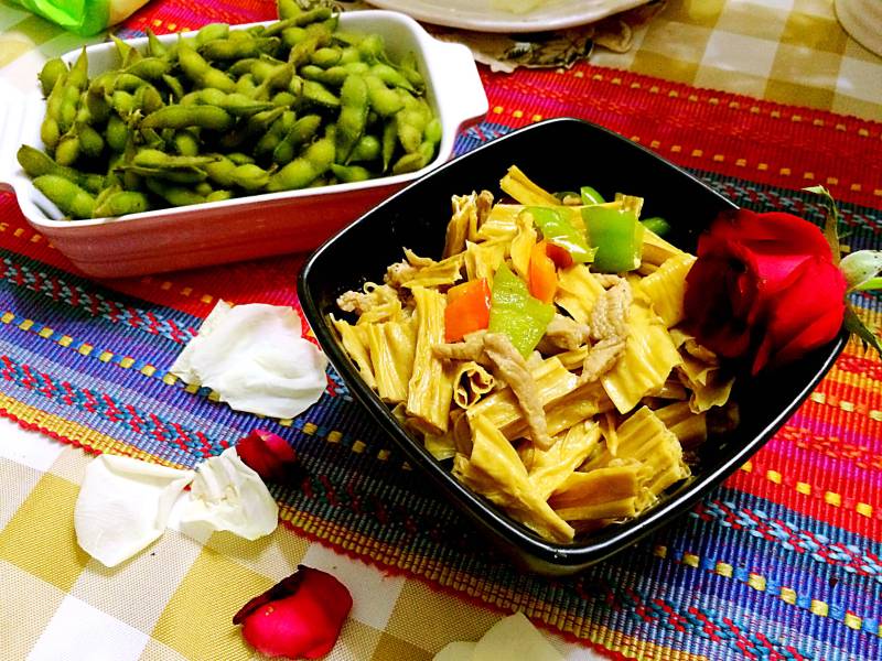 Spicy Capsicum and Dried Bean Curd Stir-Fry