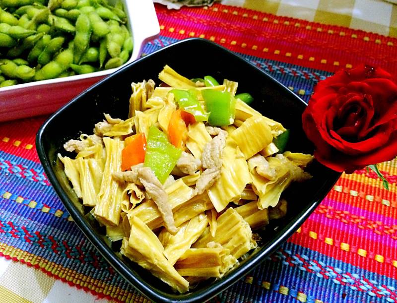 Spicy Capsicum and Dried Bean Curd Stir-Fry