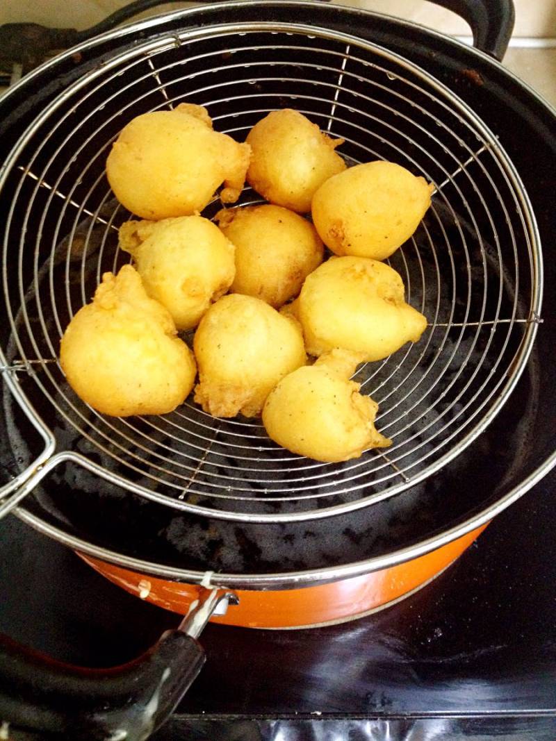 Steps for Making Crispy Fried Banana Balls