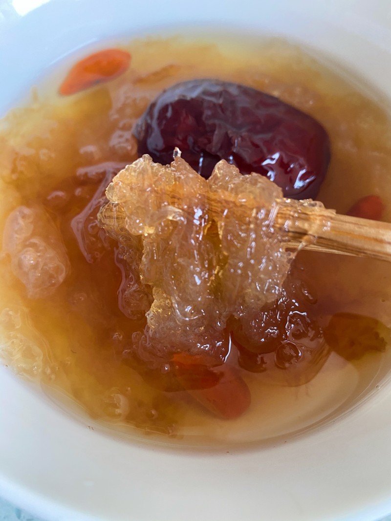 Red Dates and Goji Berry Bird's Nest Stew