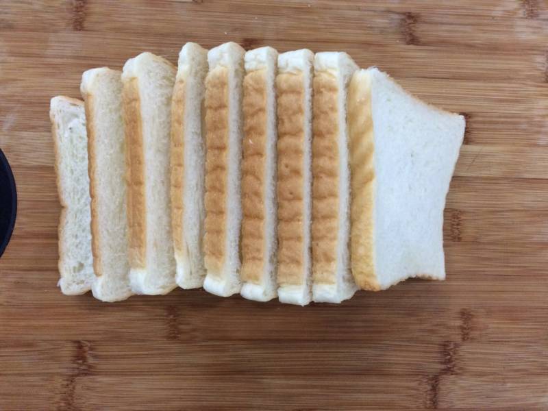 Detailed Steps for Making Two Sandwiches from One Loaf