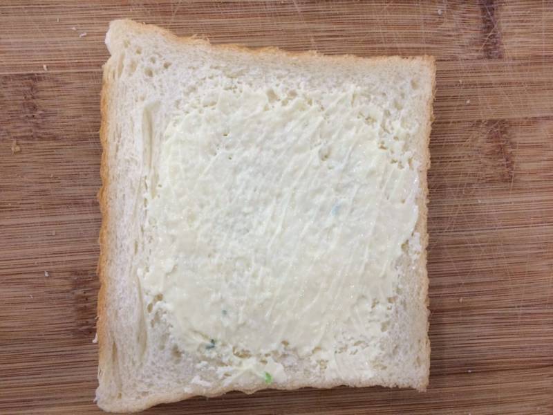 Detailed Steps for Making Two Sandwiches from One Loaf