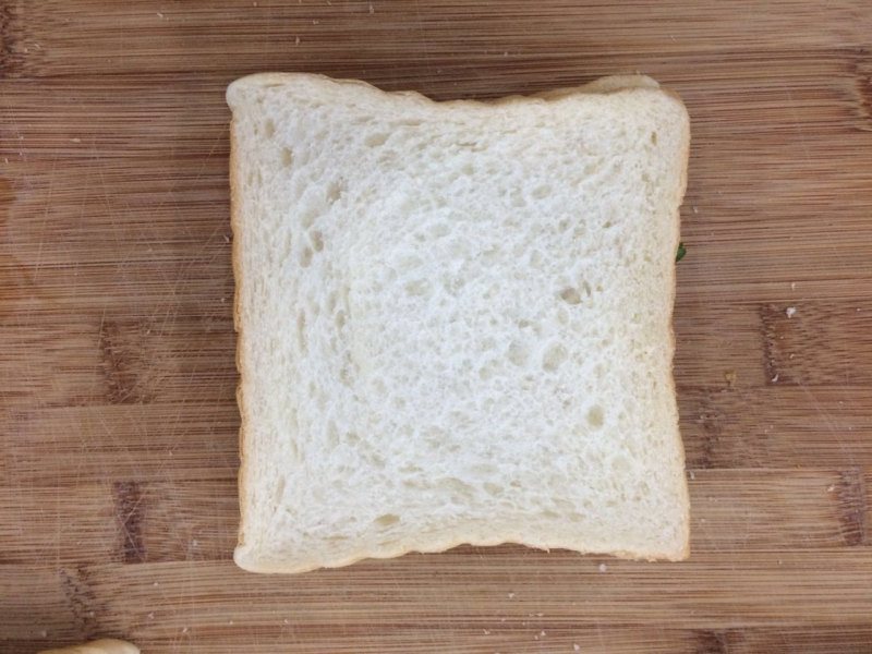 Detailed Steps for Making Two Sandwiches from One Loaf