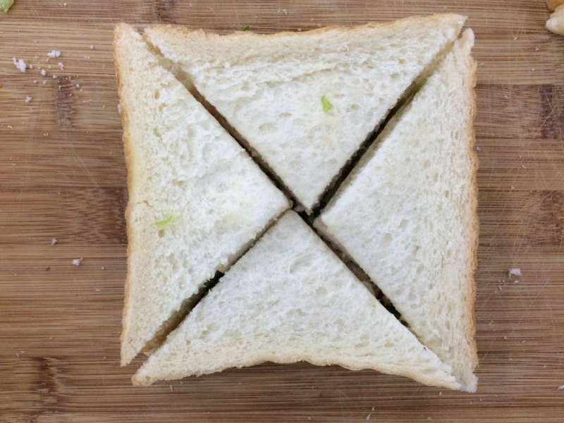 Detailed Steps for Making Two Sandwiches from One Loaf