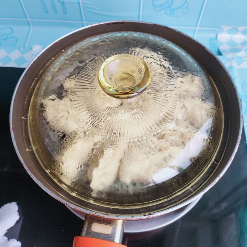 Steps for Making Pork and Zucchini Pan-Fried Dumplings