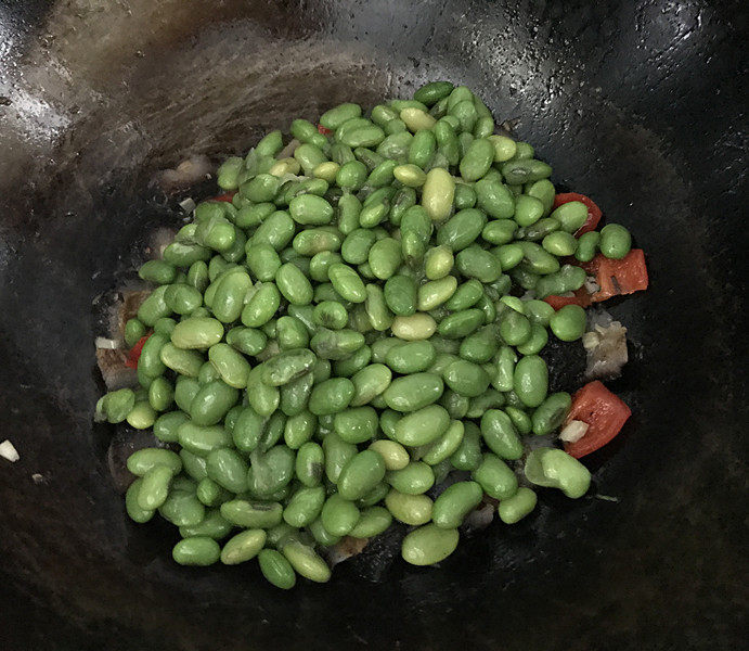 Steps for Making Red Ginseng Stir-Fried Edamame