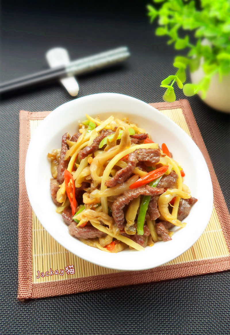 Stir-Fried Beef with Pickled Mustard and Young Ginger