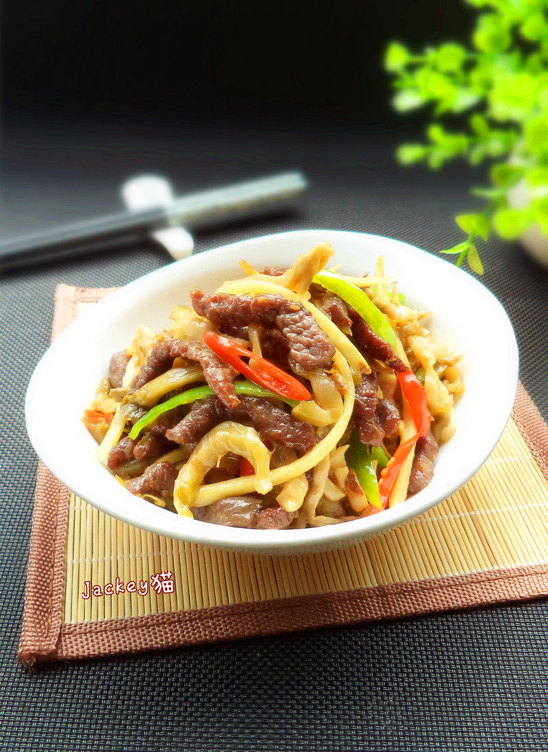 Stir-Fried Beef with Pickled Mustard and Young Ginger