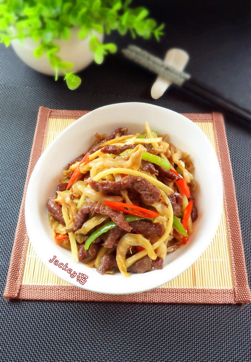 Stir-Fried Beef with Pickled Mustard and Young Ginger