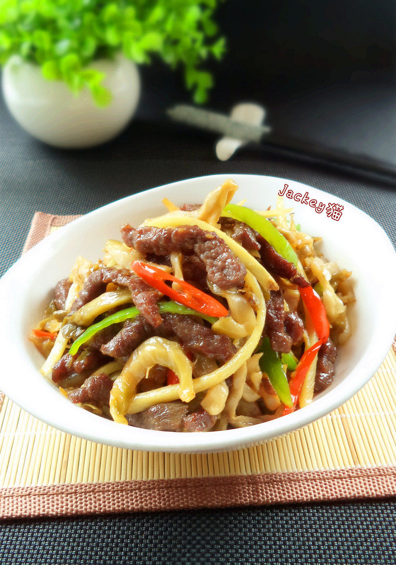 Stir-Fried Beef with Pickled Mustard and Young Ginger