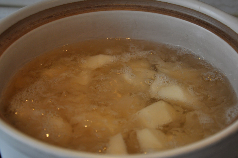 Steps for making Sweet Pear and Tremella Soup