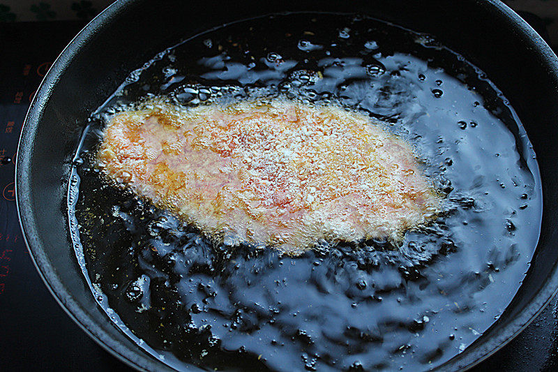 Steps for Making Golden Chicken Cutlet