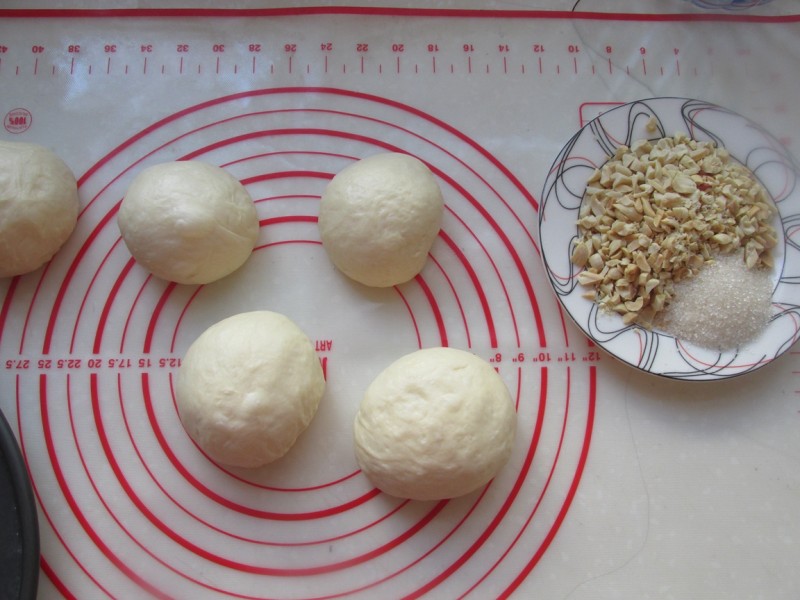 Step-by-Step Instructions for Making Peanut Rose Bread