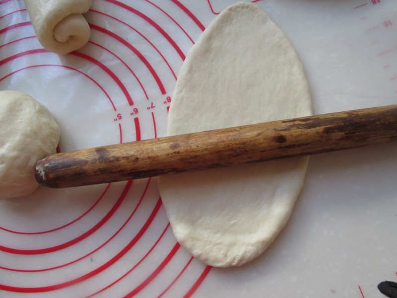 Step-by-Step Instructions for Making Peanut Rose Bread