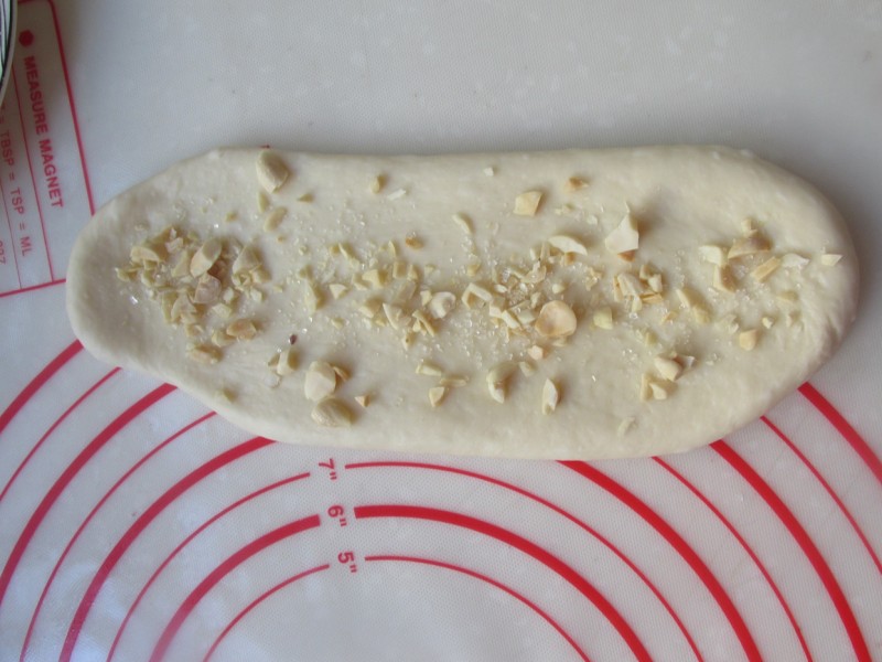 Step-by-Step Instructions for Making Peanut Rose Bread