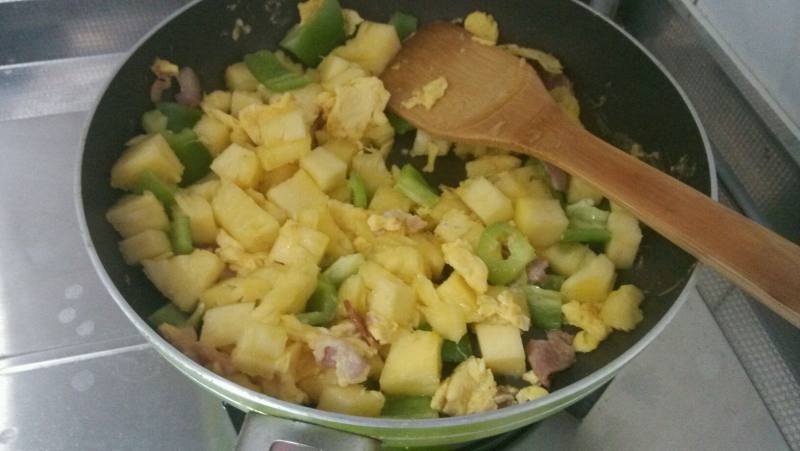 Steps for Cooking Sweet and Sour Pineapple Rice