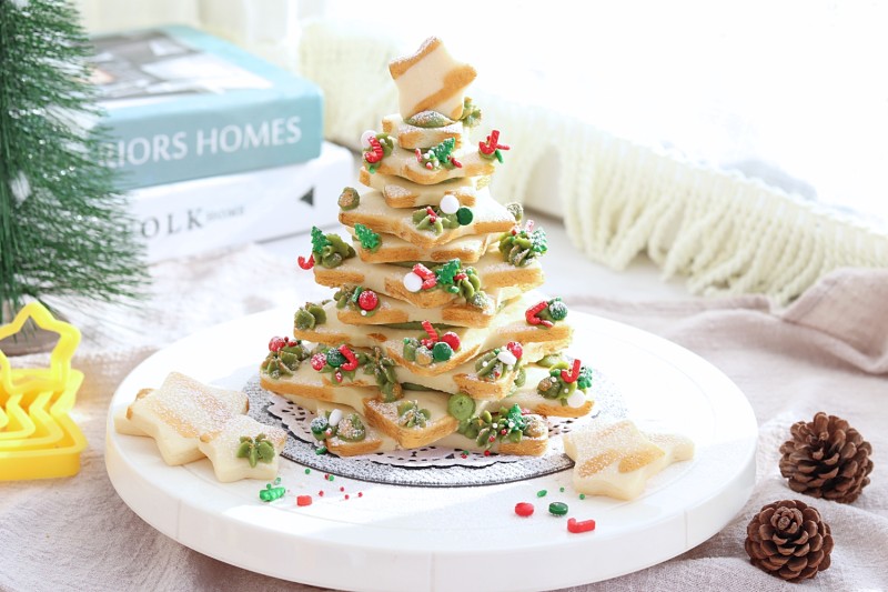 Matcha Cream-filled Christmas Tree Cookies