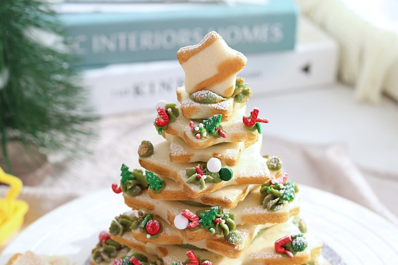 Matcha Cream-filled Christmas Tree Cookies