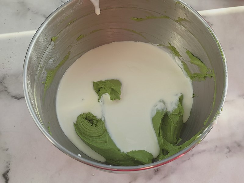 Steps for Making Matcha Cream-filled Christmas Tree Cookies