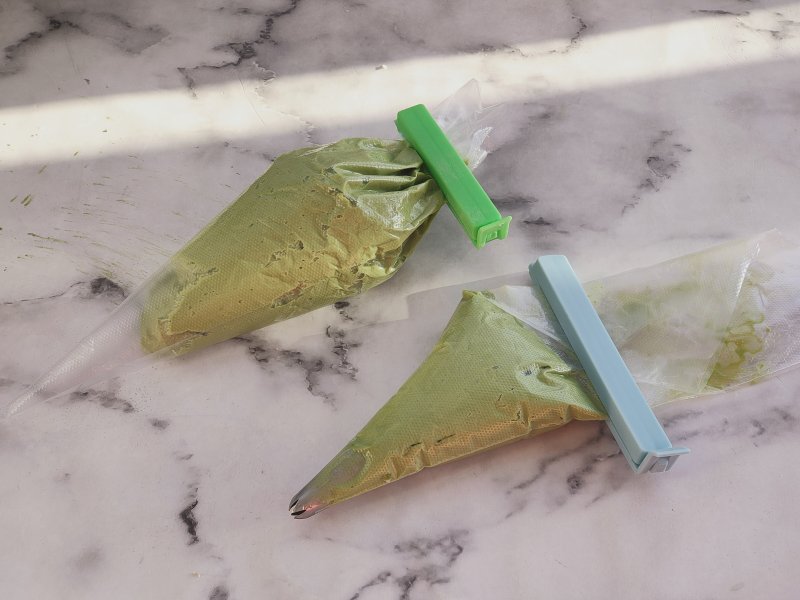 Steps for Making Matcha Cream-filled Christmas Tree Cookies