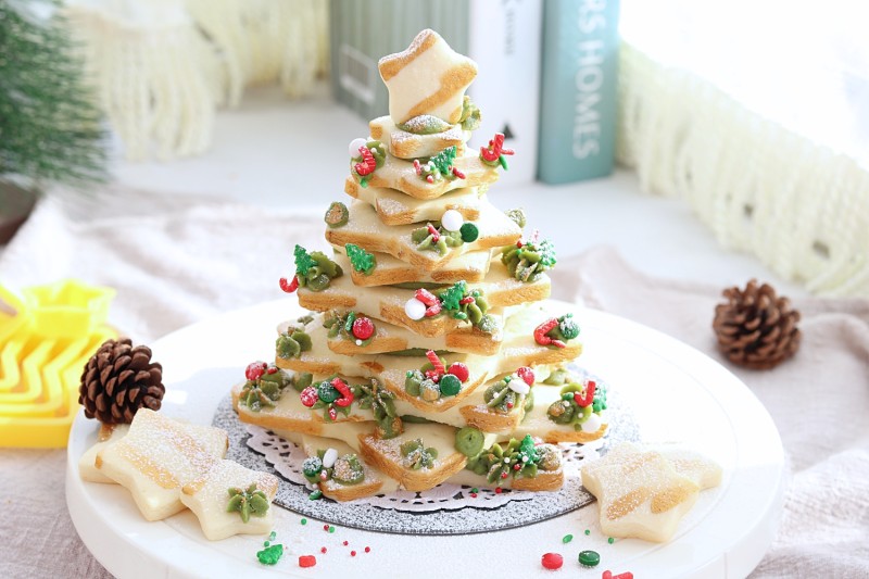 Matcha Cream-filled Christmas Tree Cookies