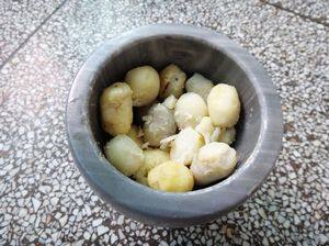 Steps for Making Old Lady Taro Soup