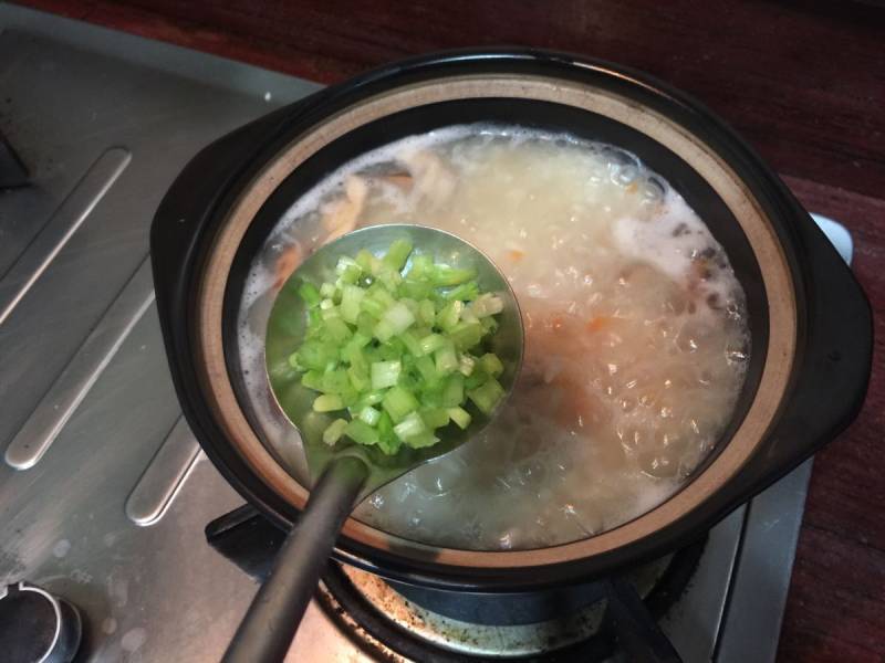 Steps for Cooking Chicken and Mushroom Congee