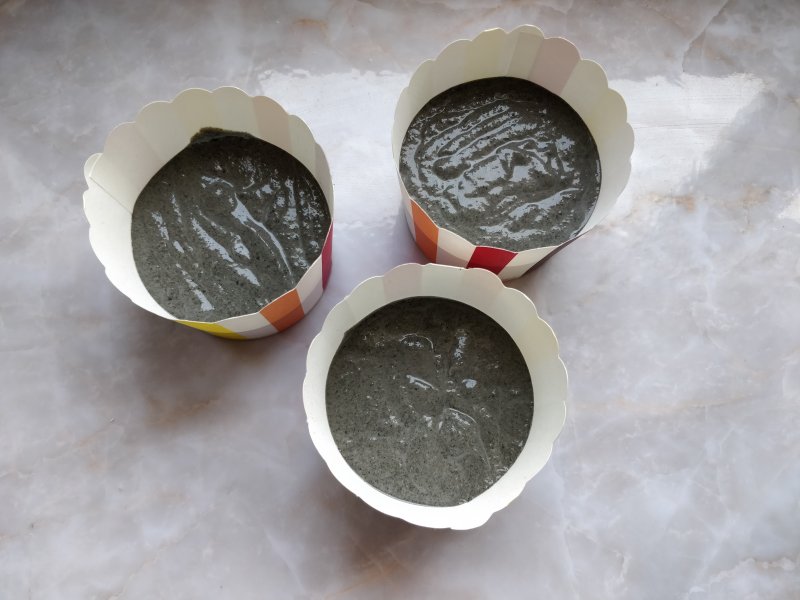 Steps to make Honeycomb Black Sesame Steamed Cake