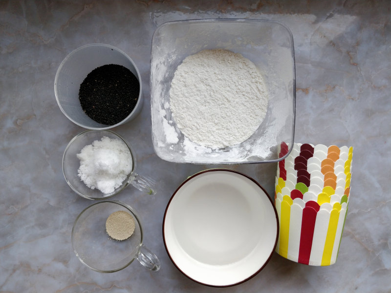 Steps to make Honeycomb Black Sesame Steamed Cake