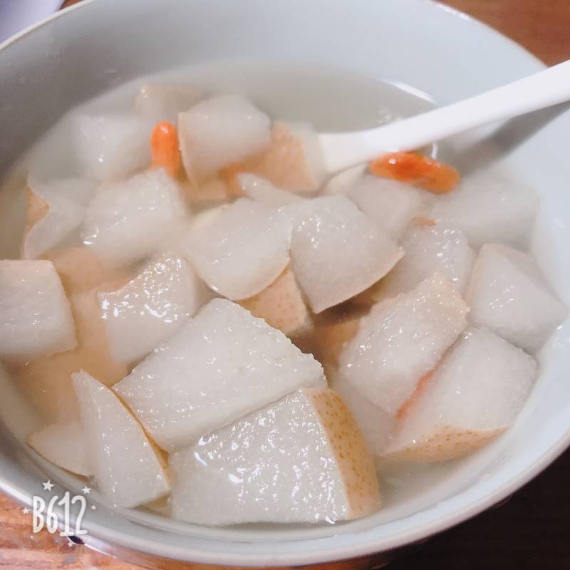 Snow Pear and Lotus Seed Soup with Rock Sugar