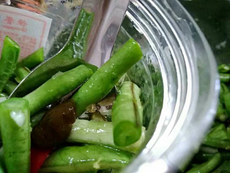 Steps for Cooking Spicy Pickled Long Beans