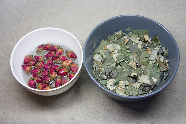 Step-by-Step Guide to Making Mung Bean, Lotus Leaf, and Rose Tea - Perfect for Oil Control in Summer