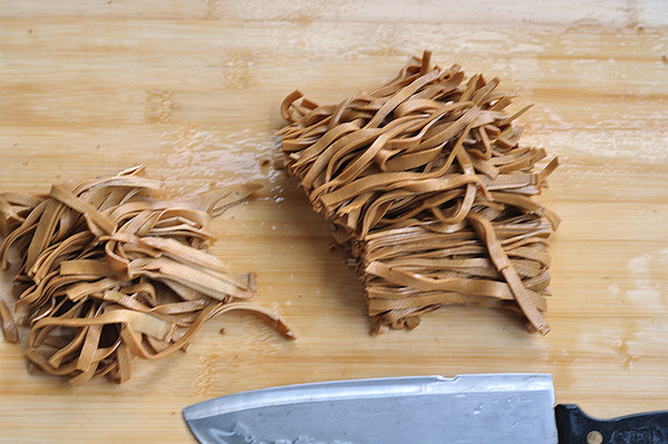 Steps for Making Fragrant Braised Tofu Strips