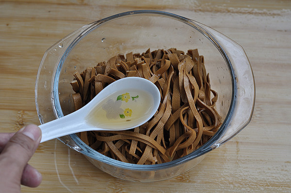 Steps for Making Fragrant Braised Tofu Strips