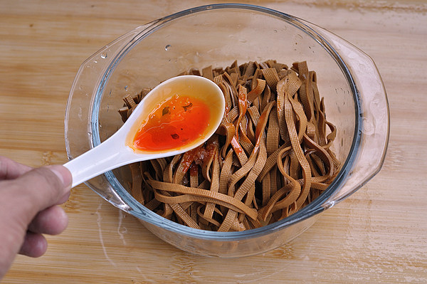 Steps for Making Fragrant Braised Tofu Strips