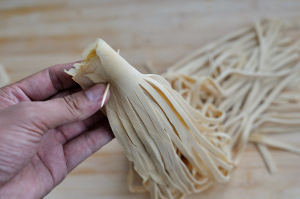 Steps for Making Fragrant Braised Tofu Strips