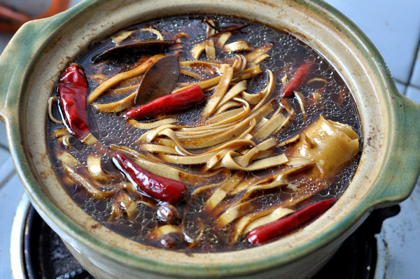 Steps for Making Fragrant Braised Tofu Strips