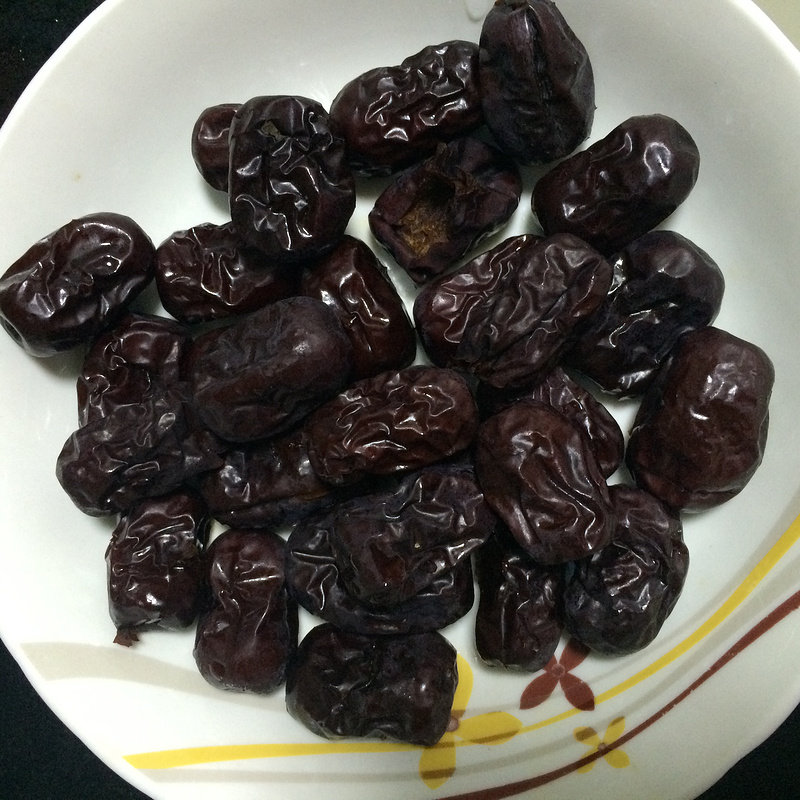 Steps for Cooking Rose and Red Date Paste for Beauty