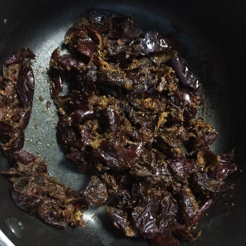 Steps for Cooking Rose and Red Date Paste for Beauty