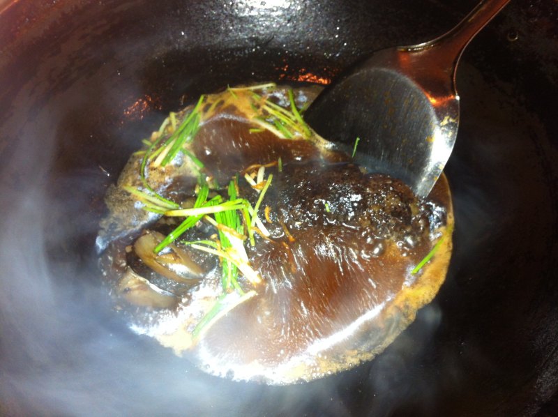 Steps for Making Scallion Braised Sea Cucumber